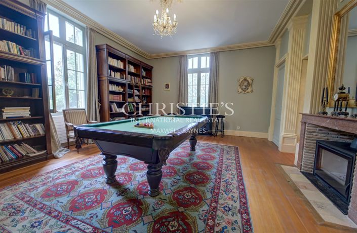 Image No.17-9 Bed Property for sale