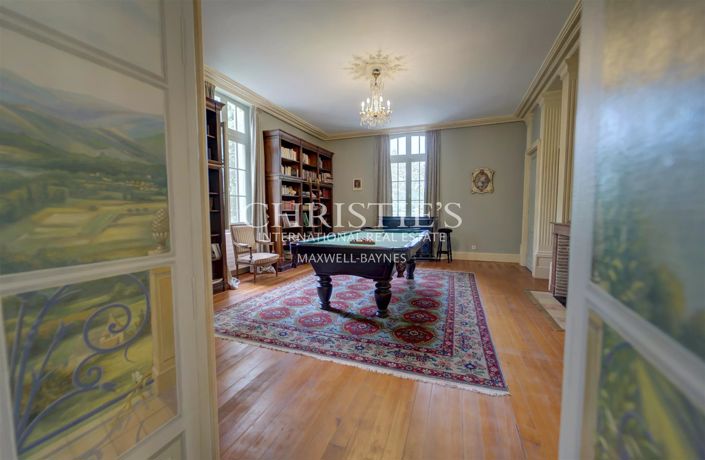 Image No.19-9 Bed Property for sale