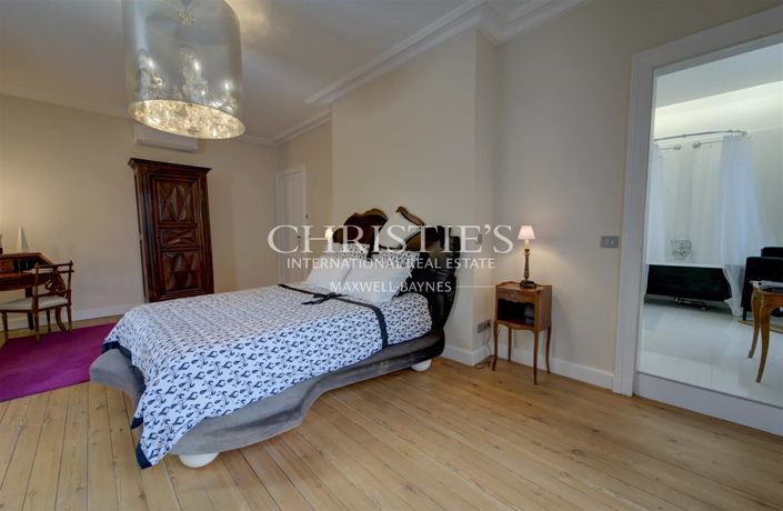Image No.21-9 Bed Property for sale