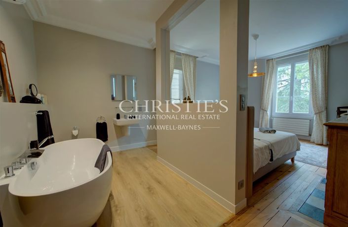 Image No.22-9 Bed Property for sale