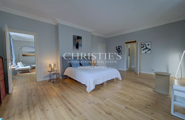 Image No.28-9 Bed Property for sale