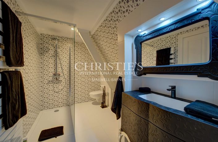 Image No.32-9 Bed Property for sale