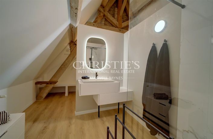 Image No.34-9 Bed Property for sale