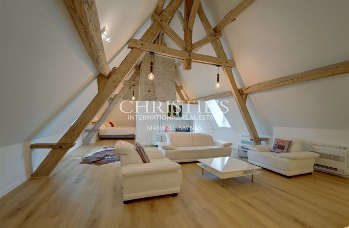 Image No.36-9 Bed Property for sale
