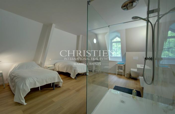 Image No.37-9 Bed Property for sale