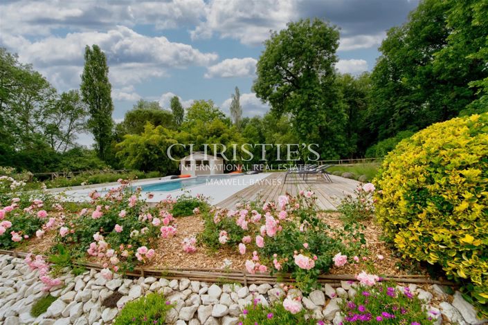 Image No.4-9 Bed Property for sale
