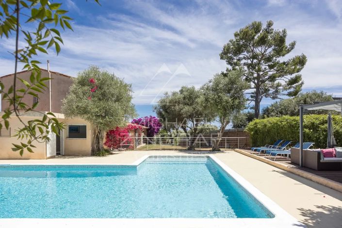 Image No.3-5 Bed House for sale