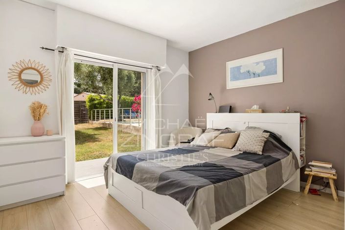 Image No.7-5 Bed House for sale
