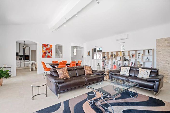 Image No.6-4 Bed House for sale