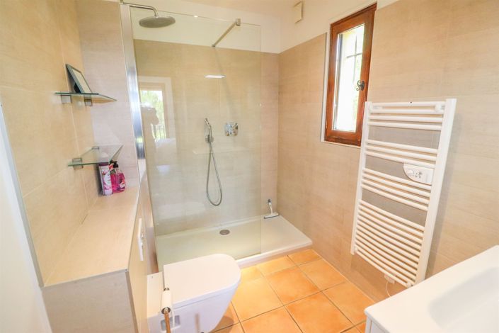 Image No.17-4 Bed House for sale