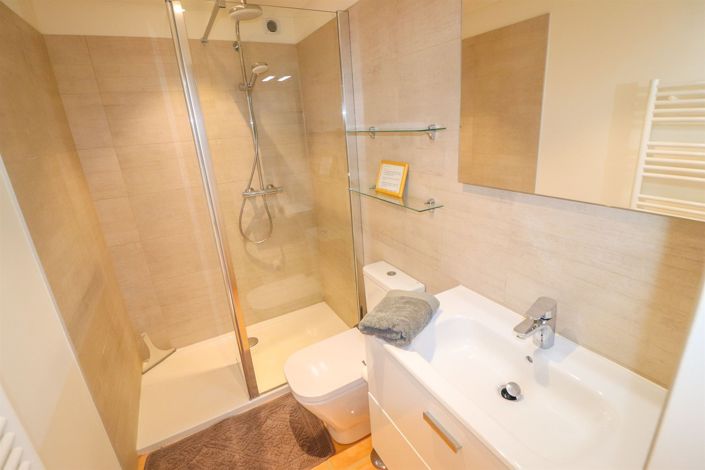 Image No.35-4 Bed House for sale