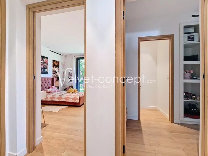 Image No.15-6 Bed House for sale