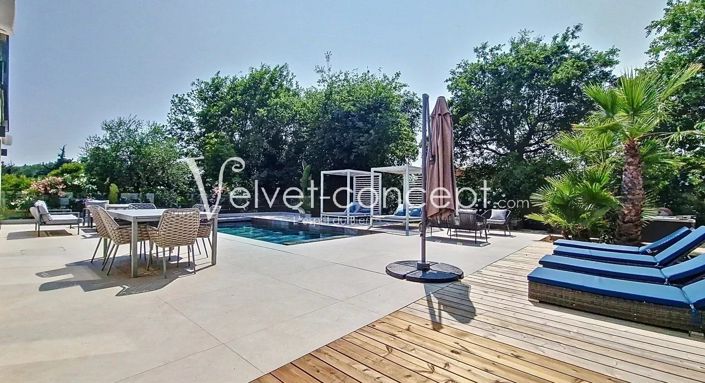 Image No.2-6 Bed House for sale