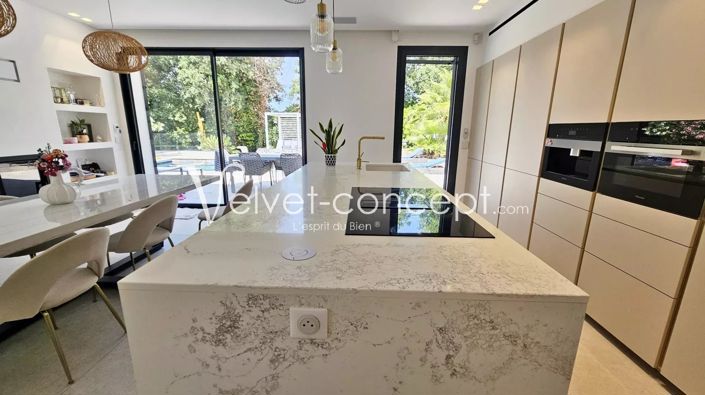Image No.7-6 Bed House for sale