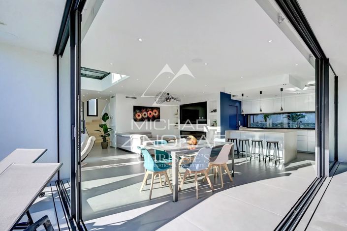 Image No.4-4 Bed House for sale