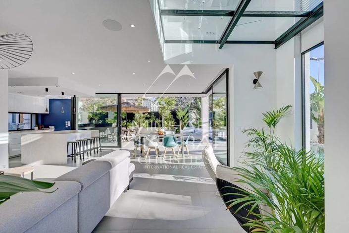 Image No.6-4 Bed House for sale