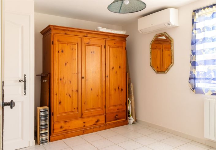 Image No.10-3 Bed House for sale