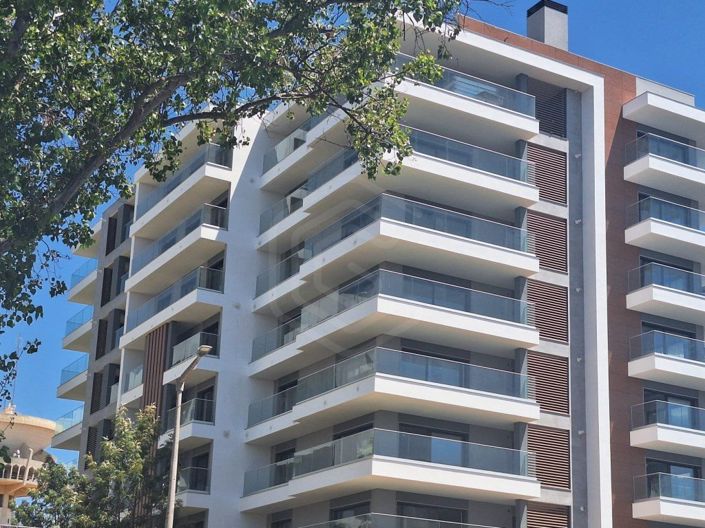 Image No.21-4 Bed Apartment for sale