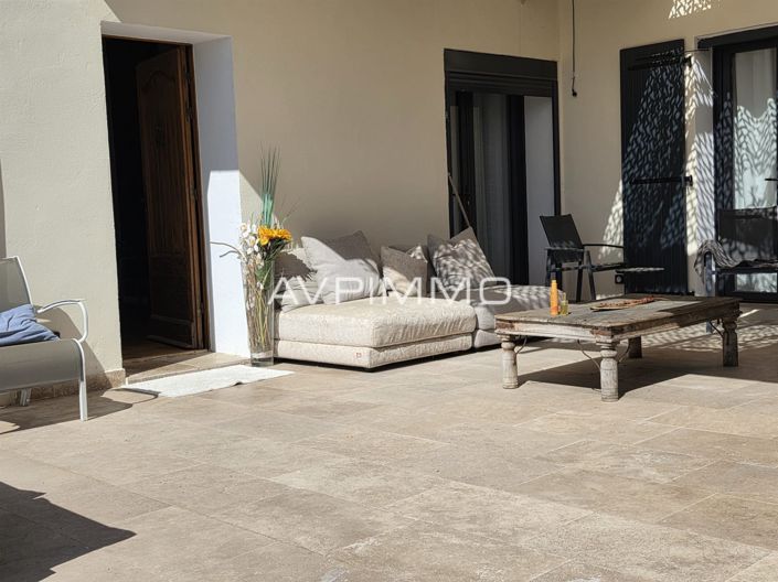 Image No.8-5 Bed House for sale