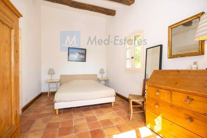 Image No.24-6 Bed House for sale