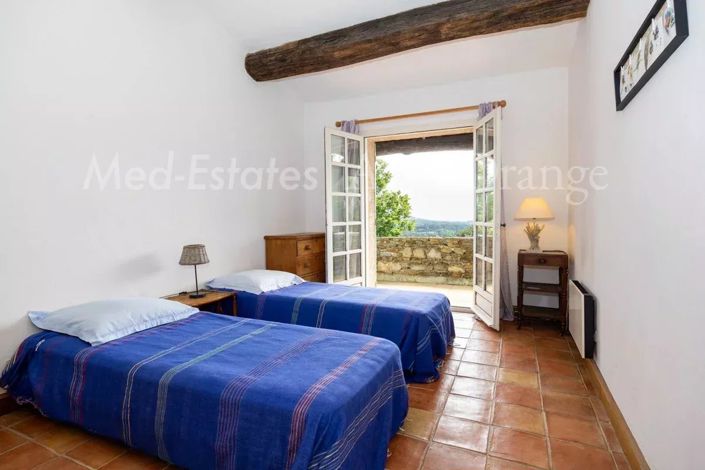 Image No.25-6 Bed House for sale