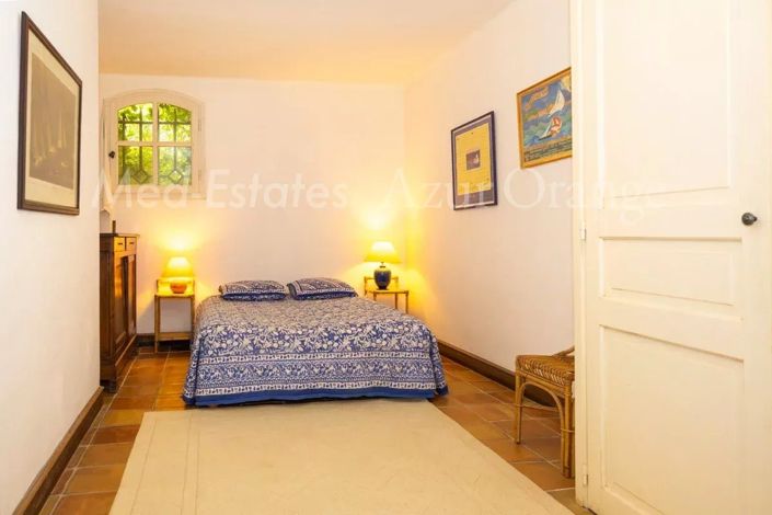 Image No.26-6 Bed House for sale