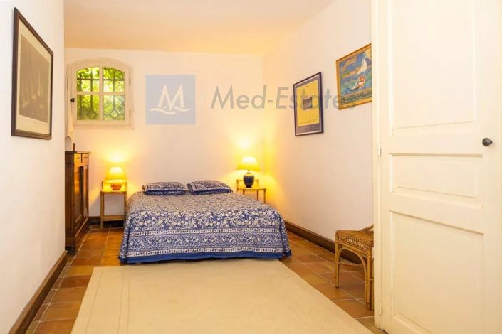 Image No.26-6 Bed House for sale