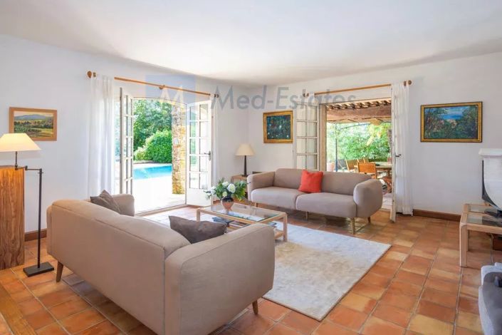 Image No.4-6 Bed House for sale