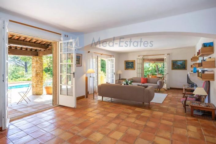 Image No.5-6 Bed House for sale