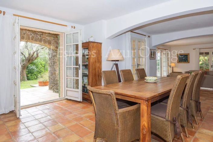 Image No.8-6 Bed House for sale