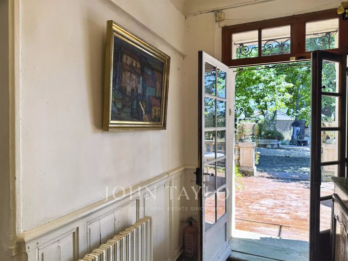 Image No.5-12 Bed House for sale