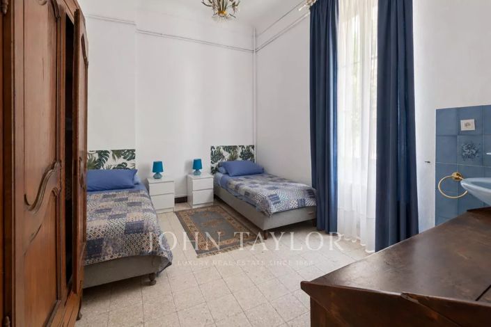 Image No.9-12 Bed House for sale