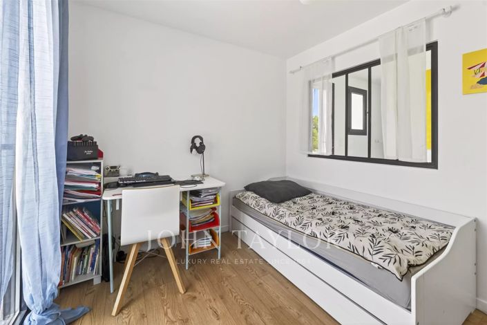 Image No.11-5 Bed House for sale
