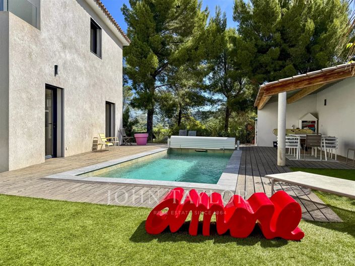 Image No.2-5 Bed House for sale