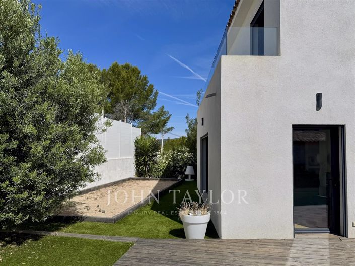 Image No.3-5 Bed House for sale