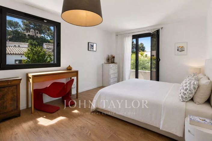 Image No.9-5 Bed House for sale