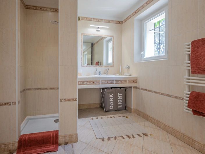 Image No.16-5 Bed House for sale