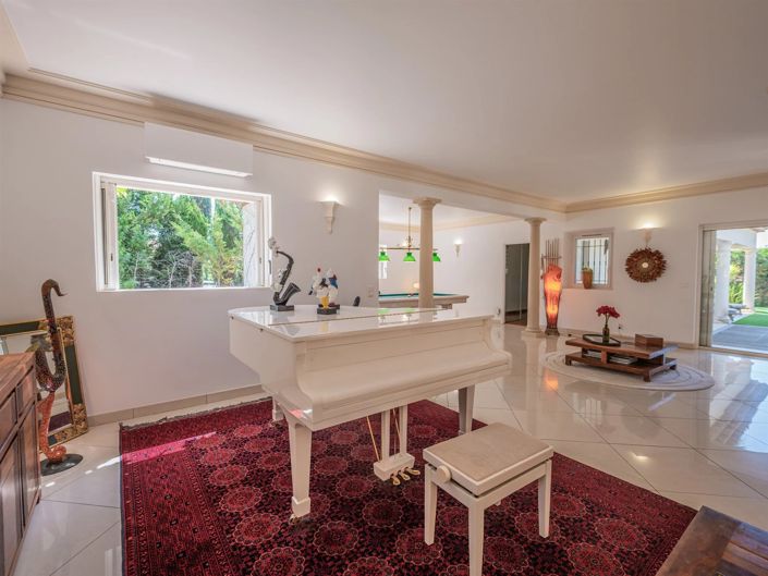 Image No.9-5 Bed House for sale