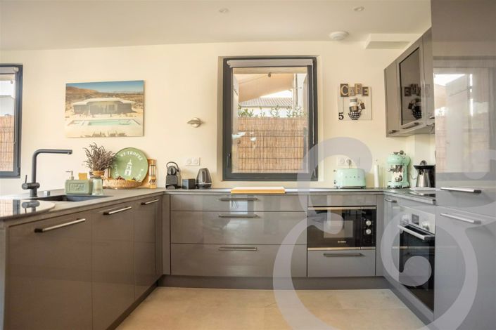Image No.8-3 Bed House for sale