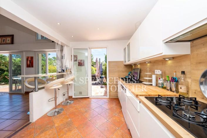 Image No.10-3 Bed House for sale