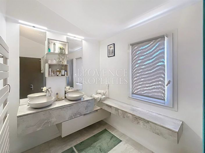 Image No.10-3 Bed House for sale