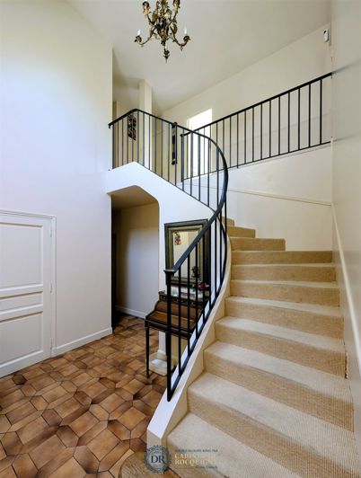 Image No.7-5 Bed House for sale