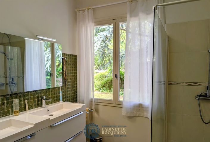 Image No.8-5 Bed House for sale