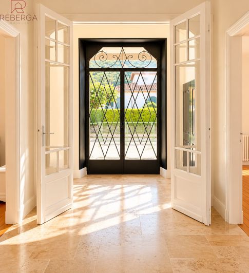 Image No.2-5 Bed House for sale