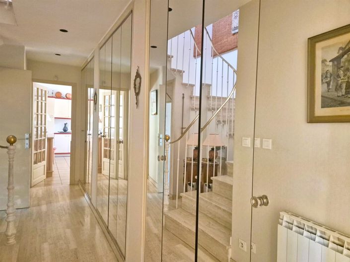 Image No.17-4 Bed House for sale