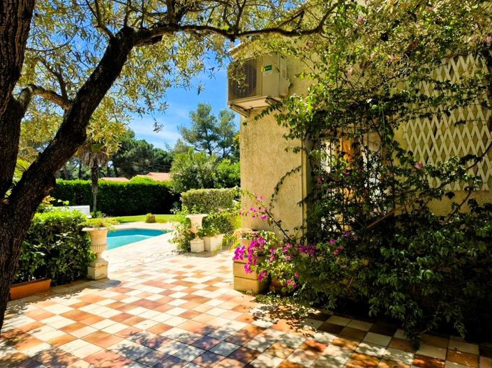Image No.30-4 Bed House for sale