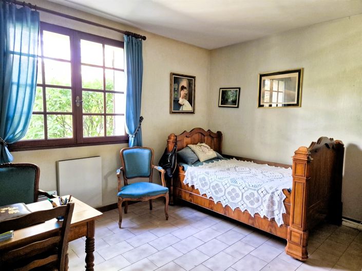 Image No.8-5 Bed House for sale