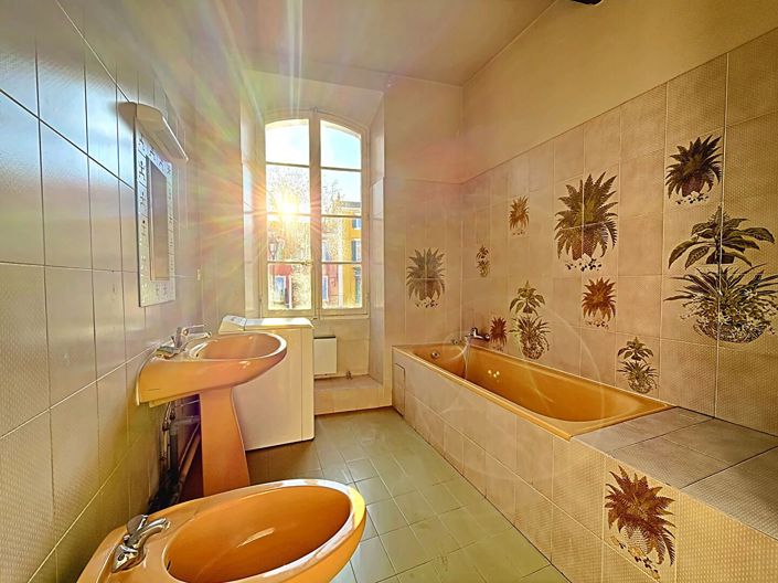 Image No.10-6 Bed House for sale