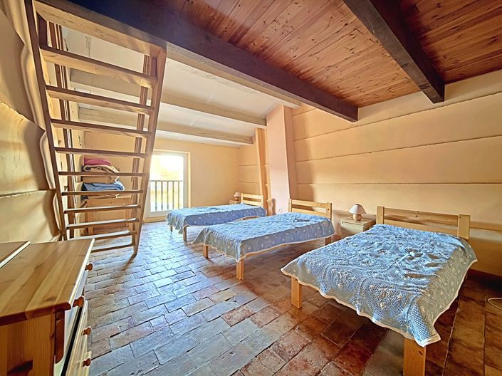 Image No.8-6 Bed House for sale