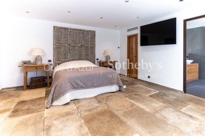 Image No.17-4 Bed Property for sale